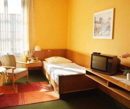 Allee-Hotel Garni Бад-Киссинген Номер фото